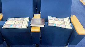 העלונים בבית הכנסת, צילום: פרטי